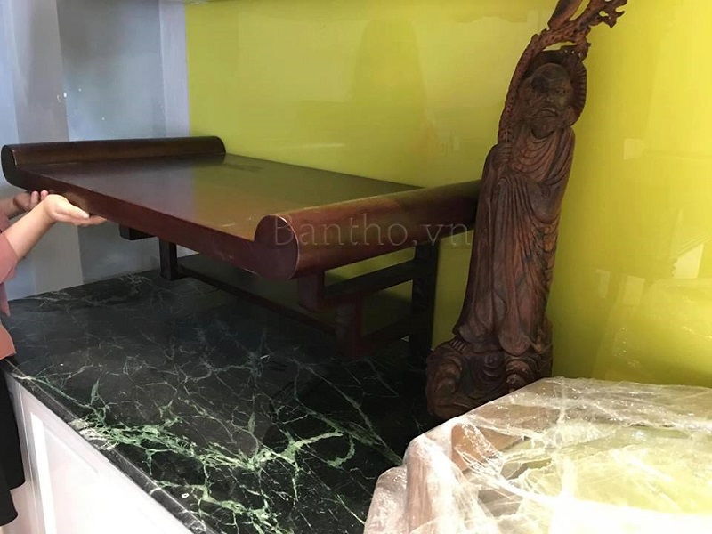 Bàn thờ treo tường gỗ tự nhiên cao cấp với kiểu dáng đơn giản, tinh tế bàn thờ treo tường đẹp